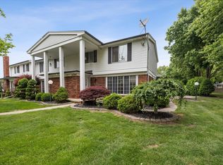 32750 Barclay Sq, Warren, MI 48093