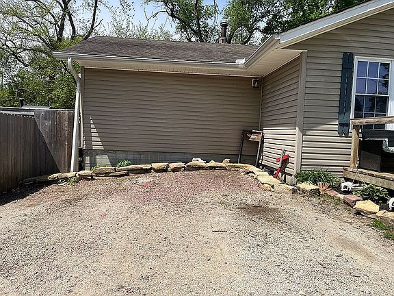 4th image of 228 Hackberry St