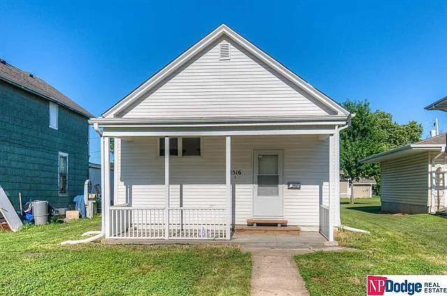 2 bed, 923 sqft, $1,400 — Photo 1