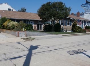 111 Baldwin Ave, Point Lookout, NY 11569