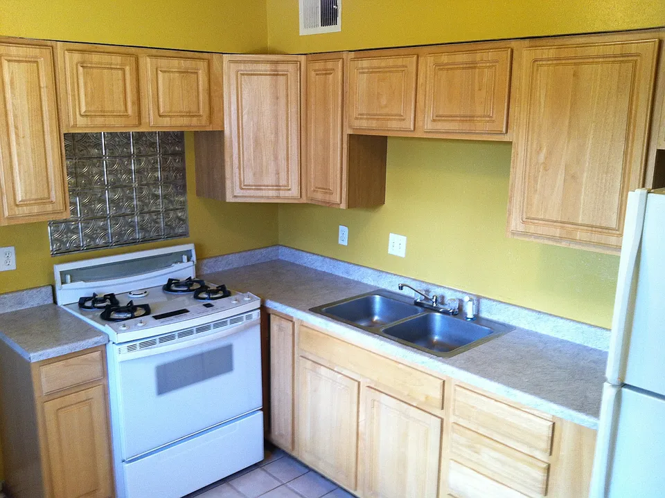 Kitchen/Cabinets