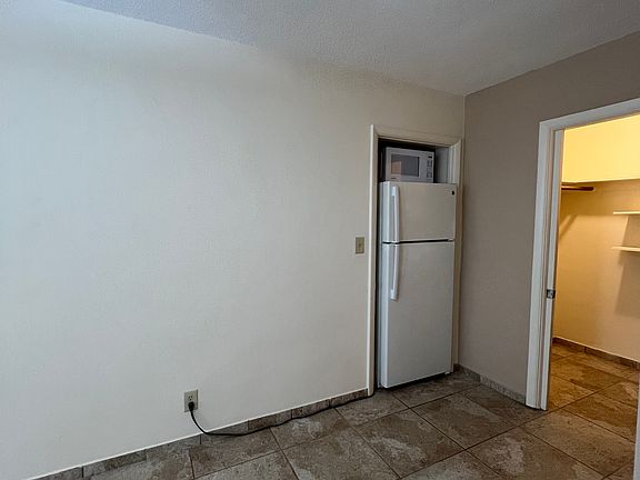 4th image of 2738 NE 30th Pl APT 18