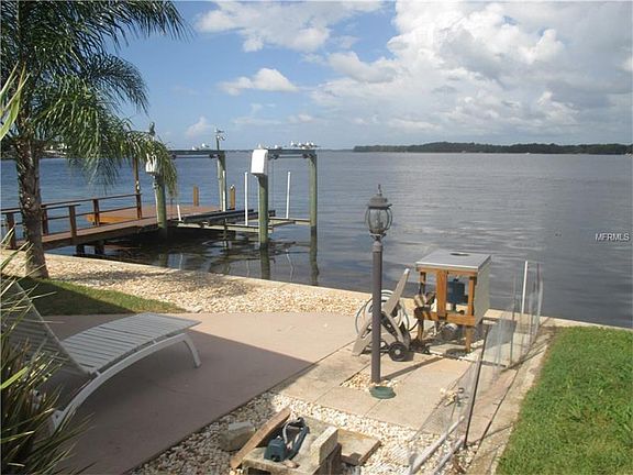 3rd image of 301 Colonial Blvd #5