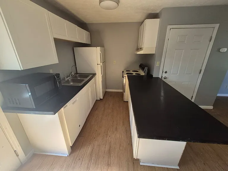 105 Williams St — Photo 4