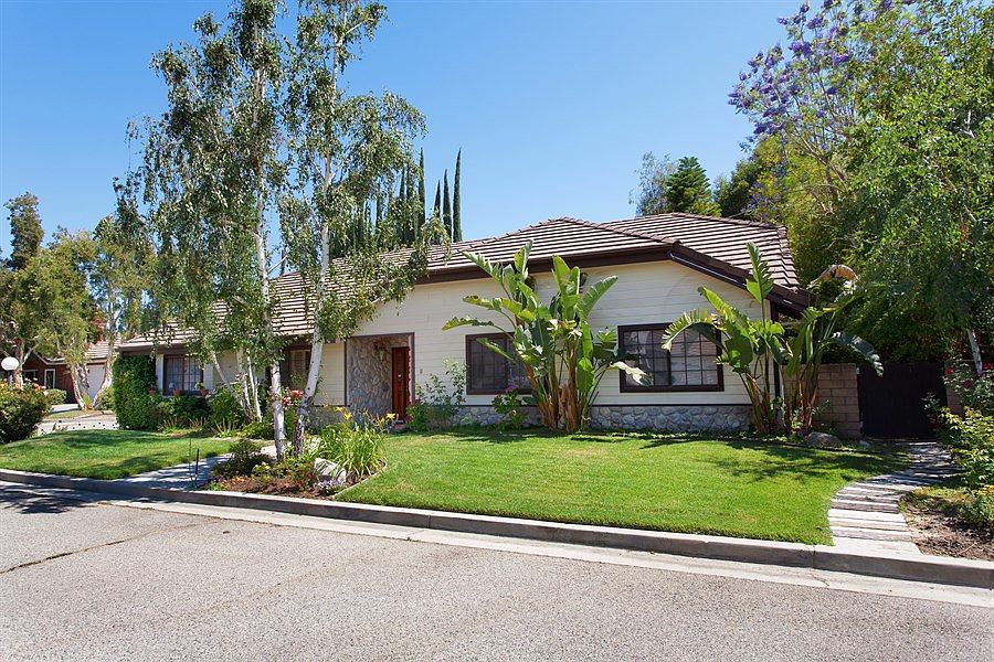 1st image of 5234 Avenida Hacienda