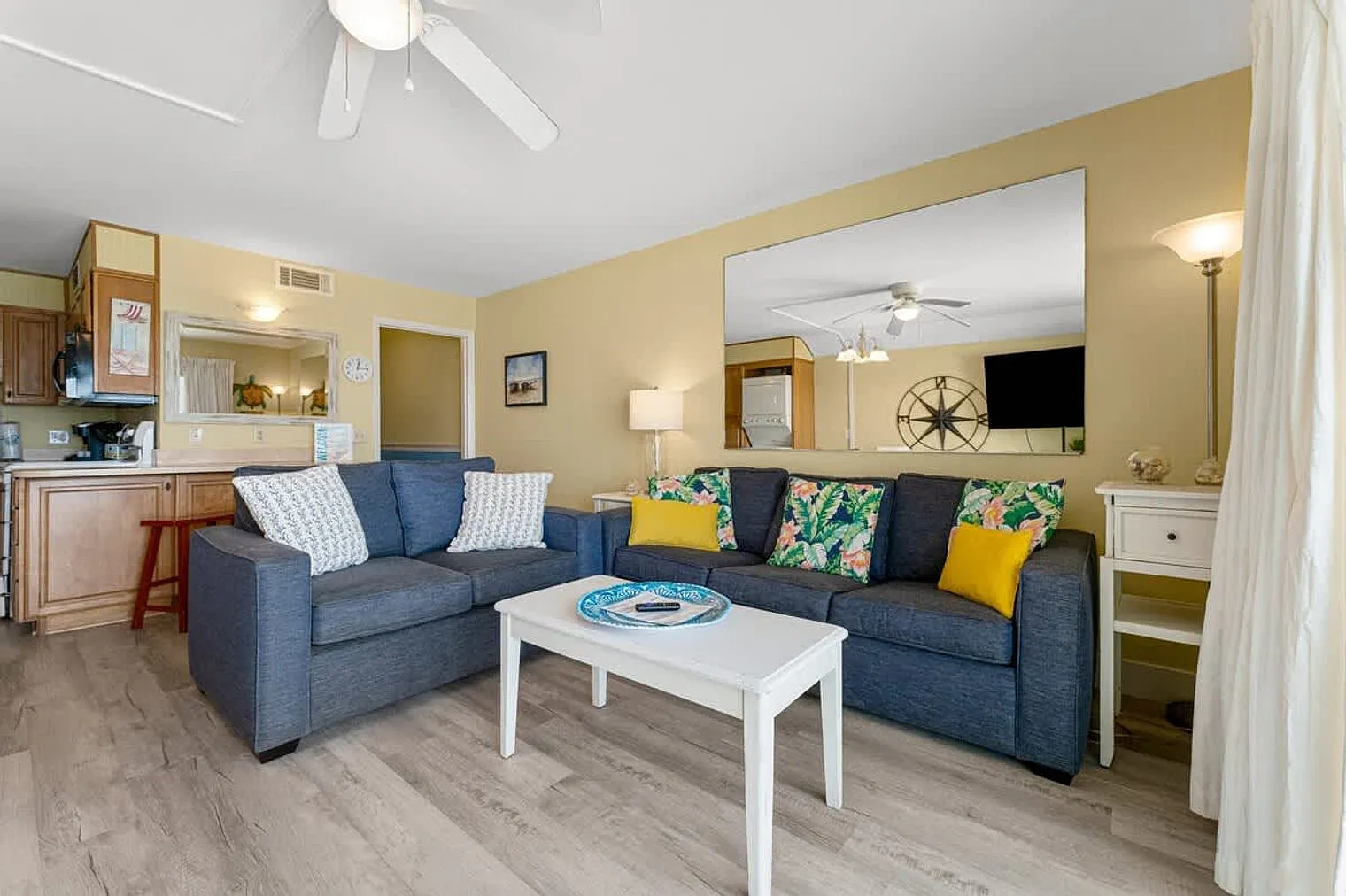 1 bed, 1.0 bath, 731 sqft, $1,383 — Photo 2