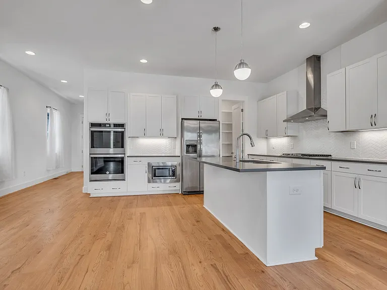 1016B 13th Ave S — Photo 11
