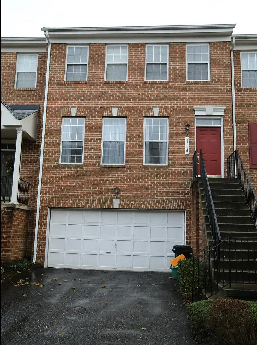 3 bed, 2574 sqft, $3,100 — Photo 1