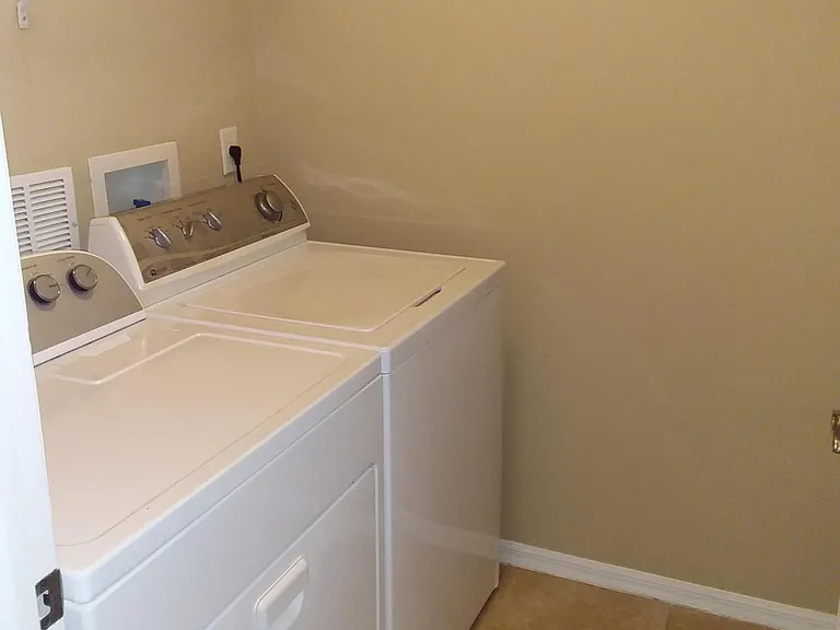 2410 SE Union Park Dr — Photo 32