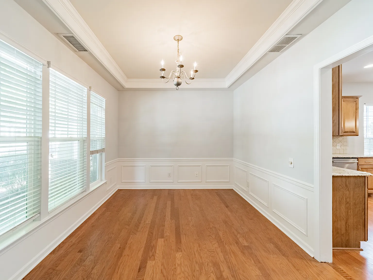 3 bed, 2271 sqft, $2,350 — Photo 3