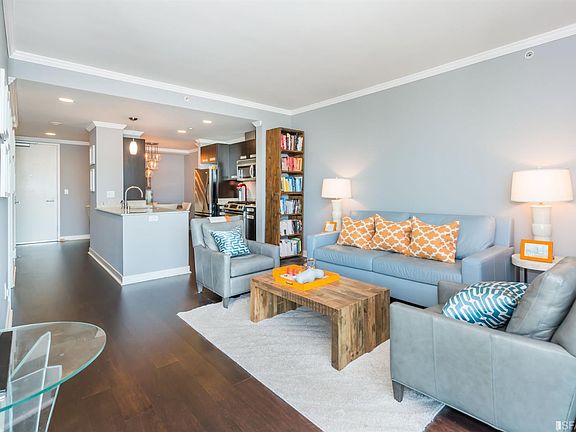 4th image of 300 Berry St Unit 821