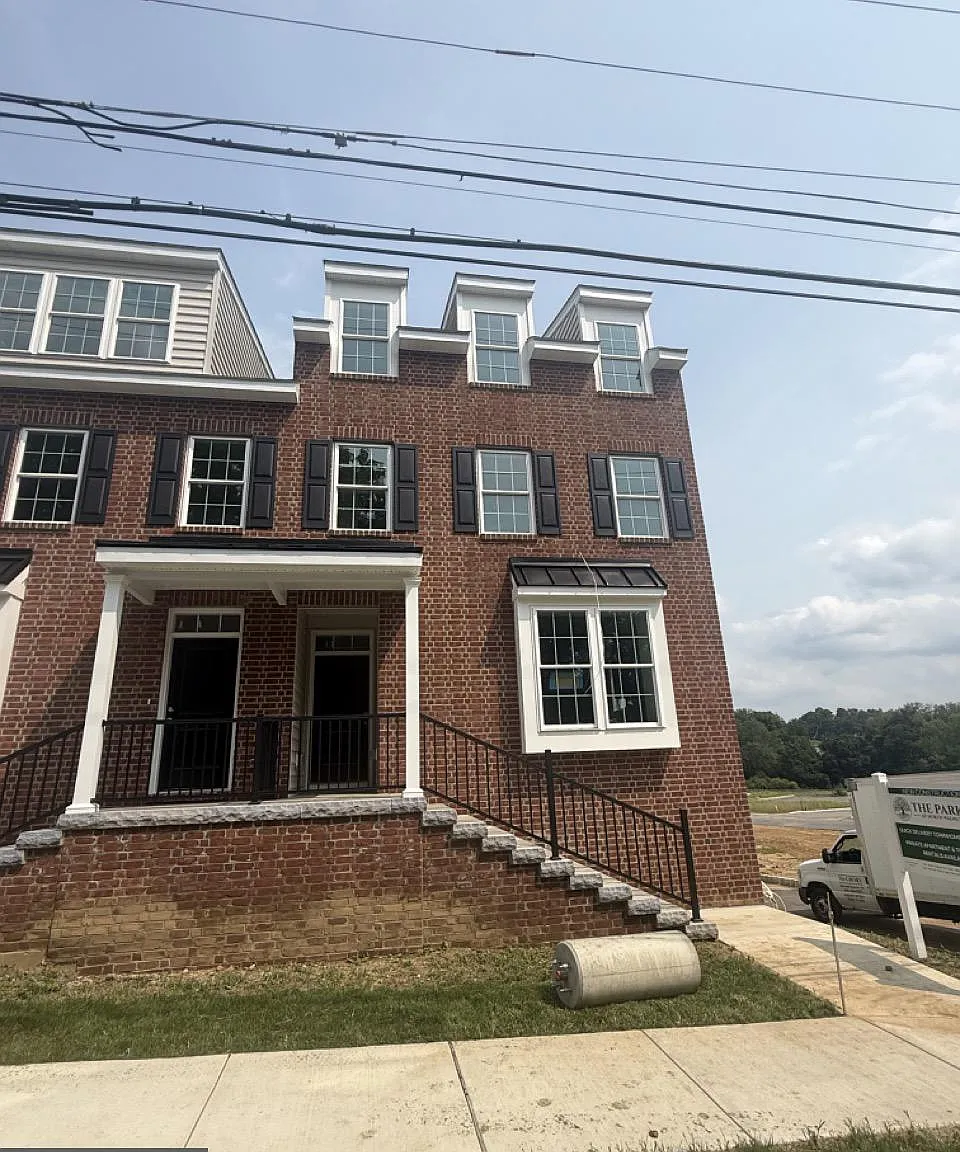 3 bed, 1700 sqft, $2,950 — Photo 3