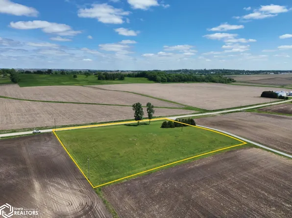 898 Henik Rd, Mount Vernon, IA 52314