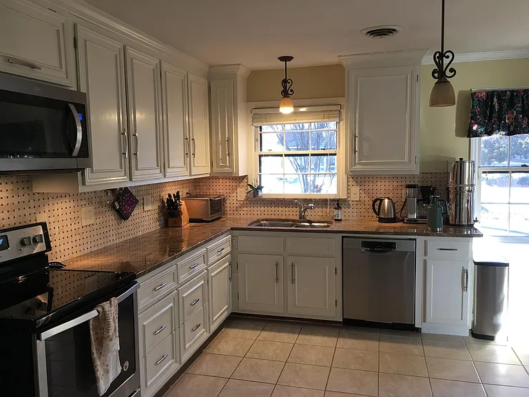 9100 Derbyshire Rd — Photo 23