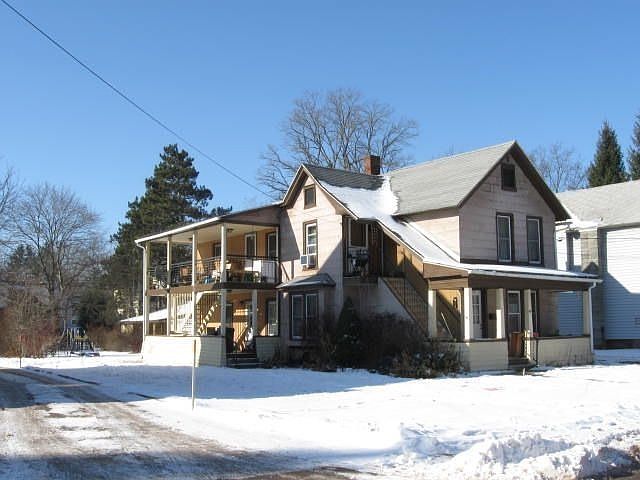 1st image of 40 Willow St