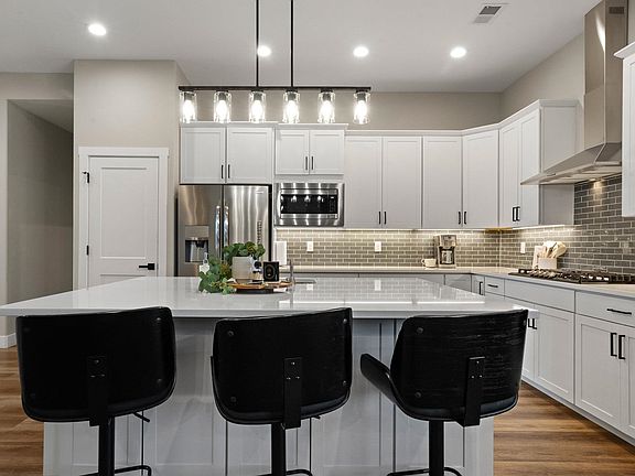 5th image of 719-25 1/2 Rd