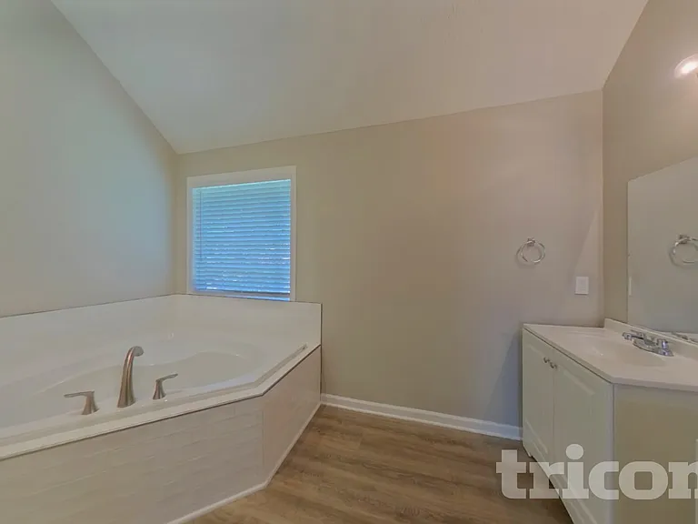 315 Avonlea Dr — Photo 10