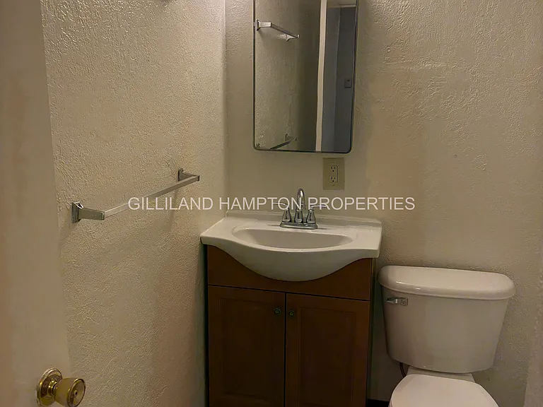 825 SE 2nd St #8 — Photo 2