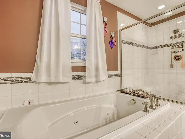 728 Falcon Ln — Photo 14