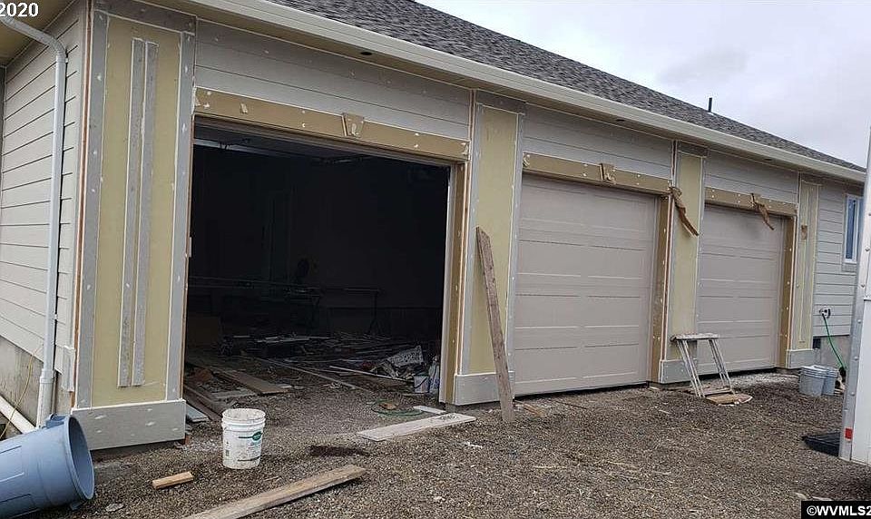2nd image of 2623 NE Riverstone Loop