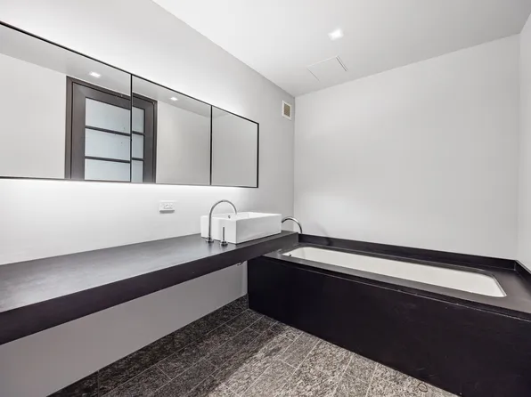 20 Pine Street image 8 of 17