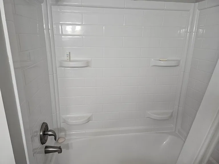 3900 Victoria St — Photo 13