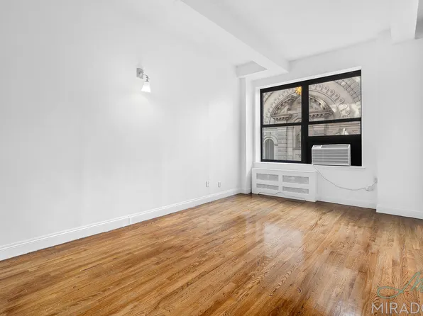 43 West 16th Street image 2 of 14