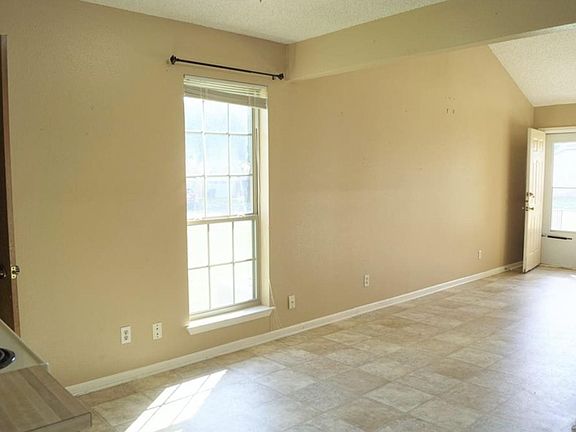 3rd image of 101 Stubblefield Dr #A