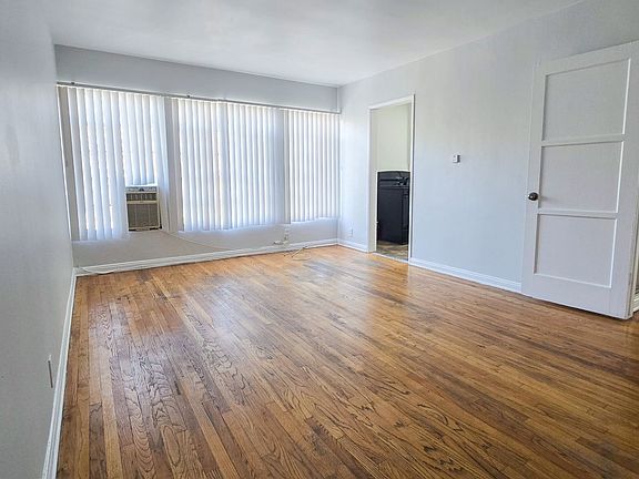 4th image of 478 Landfair Ave #6