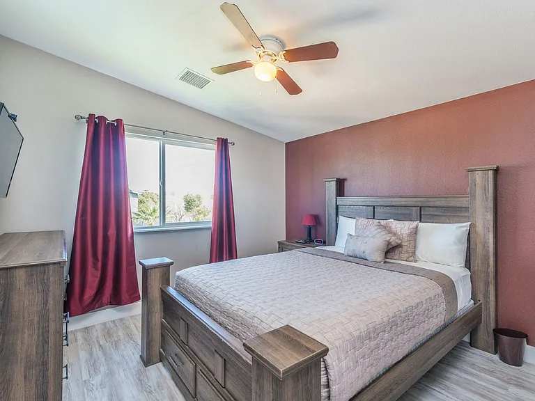 3954 Keystone Ct — Photo 17
