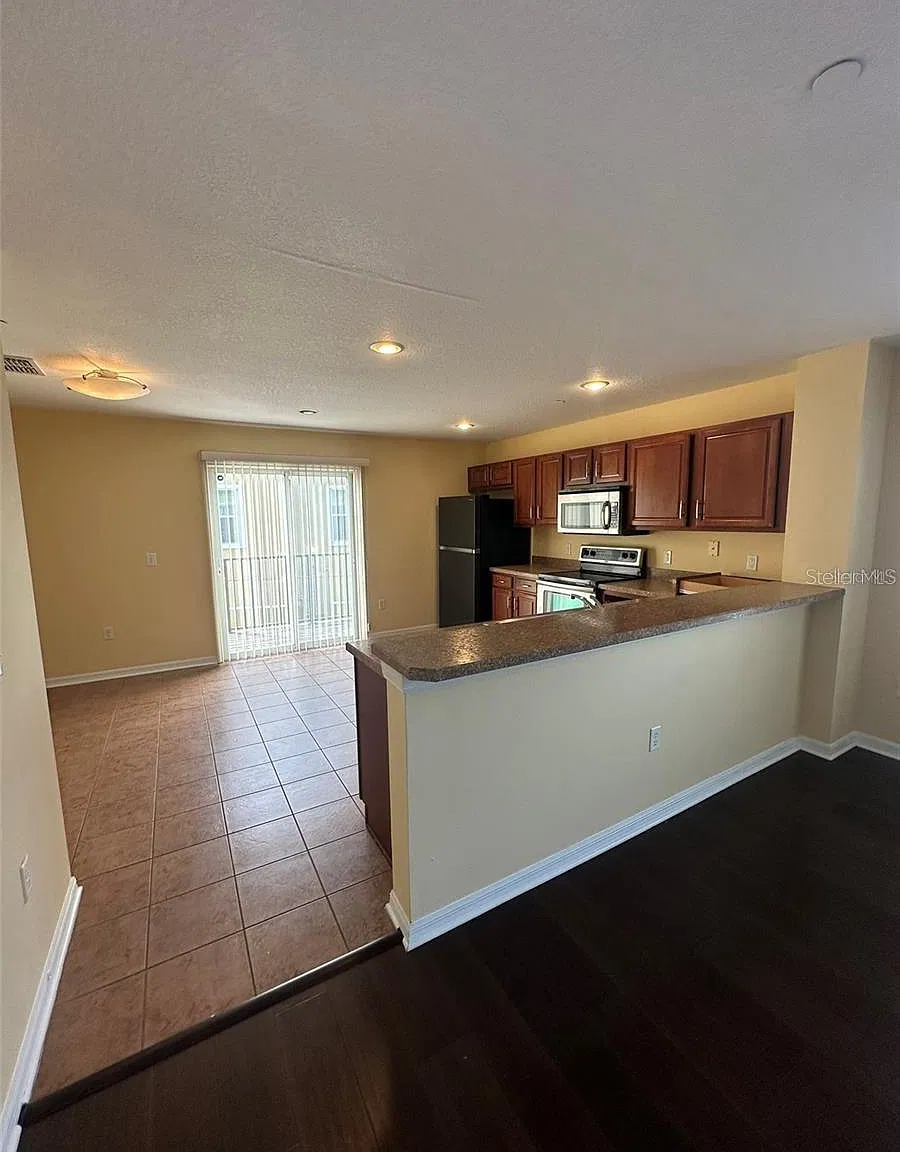 3 bed, 1620 sqft, $2,200 — Photo 3
