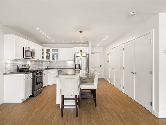 3rd image of 8 Whittier Pl APT 14F