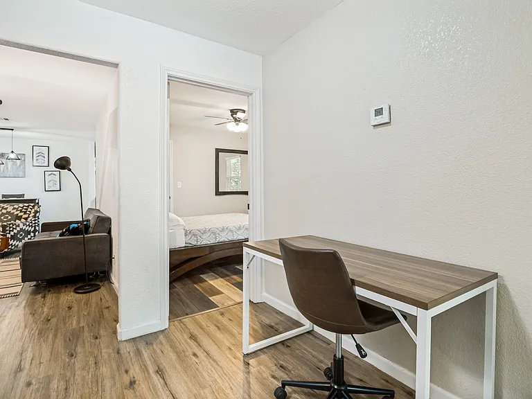 2214 Pine St — Photo 3