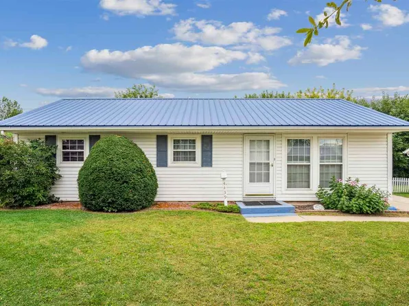 4439 Benton St NE, Cedar Rapids, IA 52402