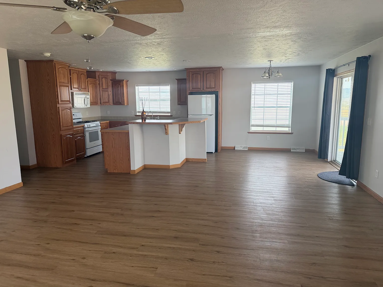 3 bed, 1800 sqft, $2,100 — Photo 4