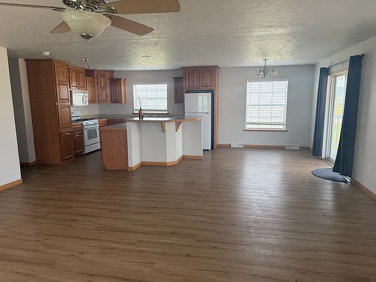 98 Meadowlark Ln — Photo 4