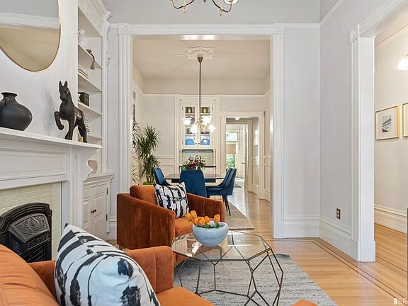 3rd image of 210 Fair Oaks St