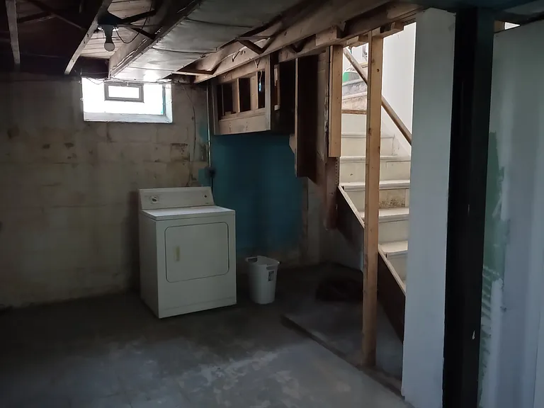 5274 Hereford St — Photo 15