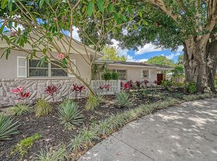 2482 Wisteria St, Sarasota, FL 34239