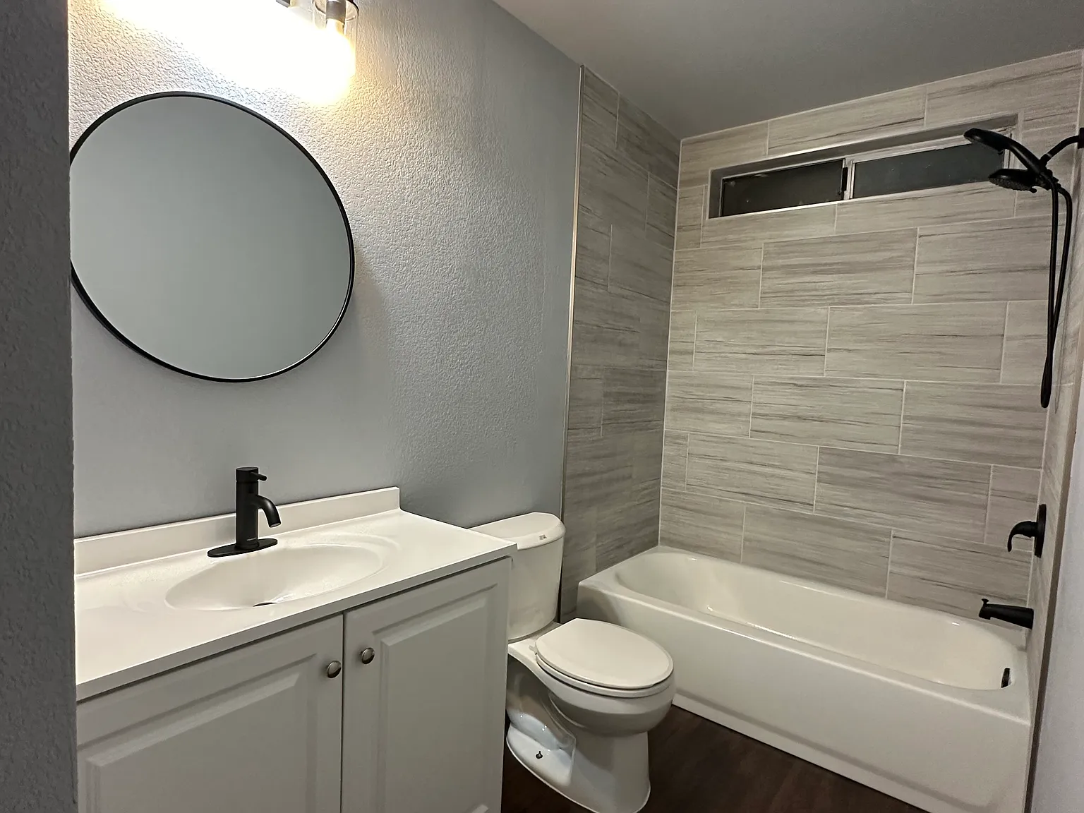 221 S Valley St — Photo 3