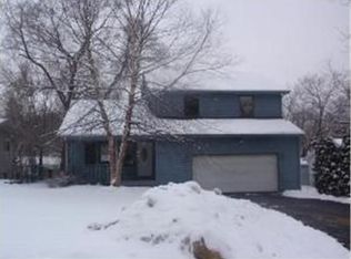 117 Lake Dr, Lake In The Hills, IL 60156