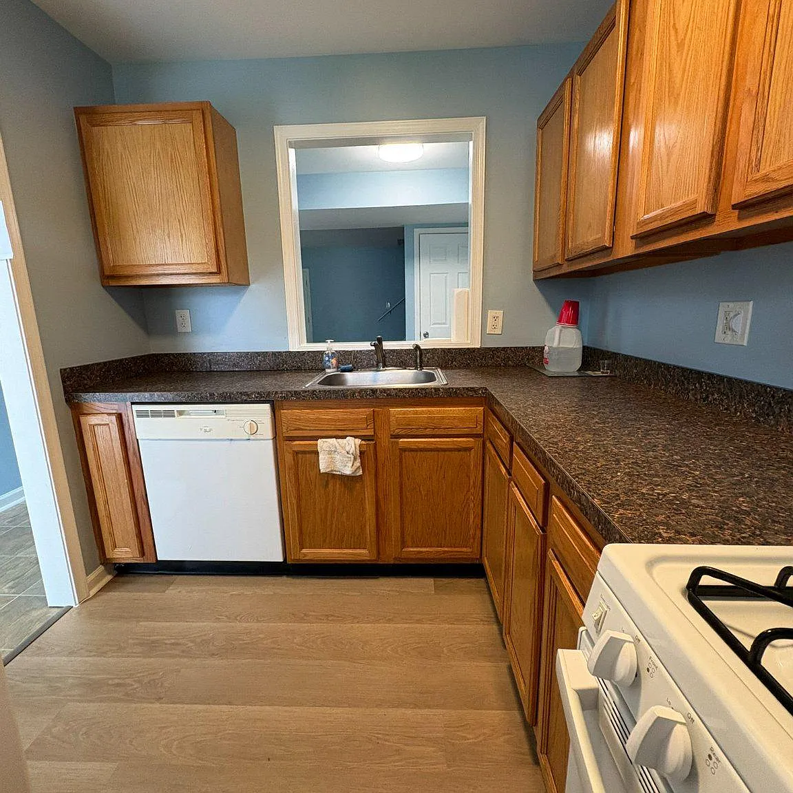 4 bed, 2.5 bath, 1200 sqft, $2,300 — Photo 4