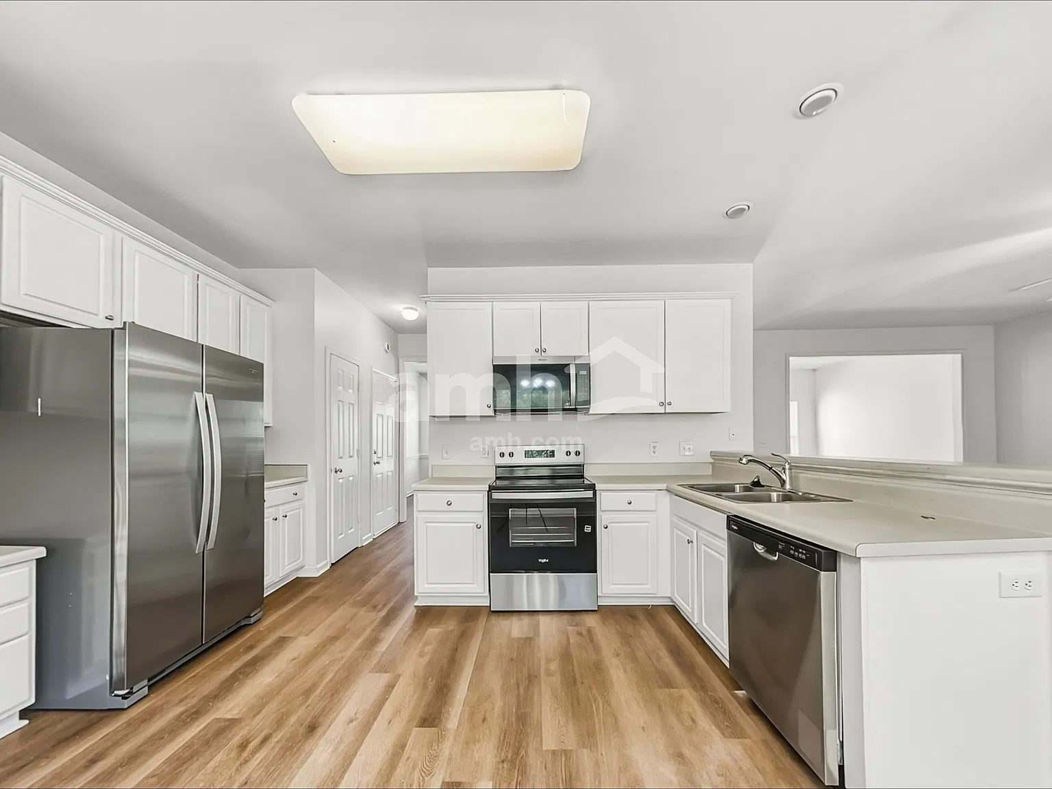 4 bed, 2.5 bath, 2200 sqft, $2,435 — Photo 3