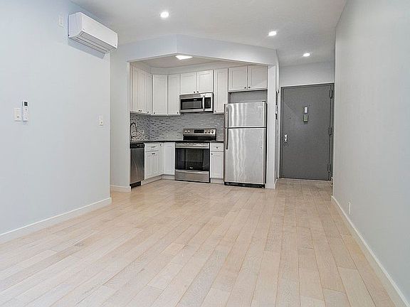 2nd image of 52 Ludlow St APT 4B