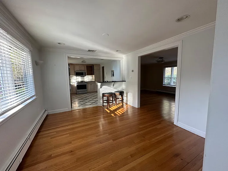 757 Wellesley St — Photo 16