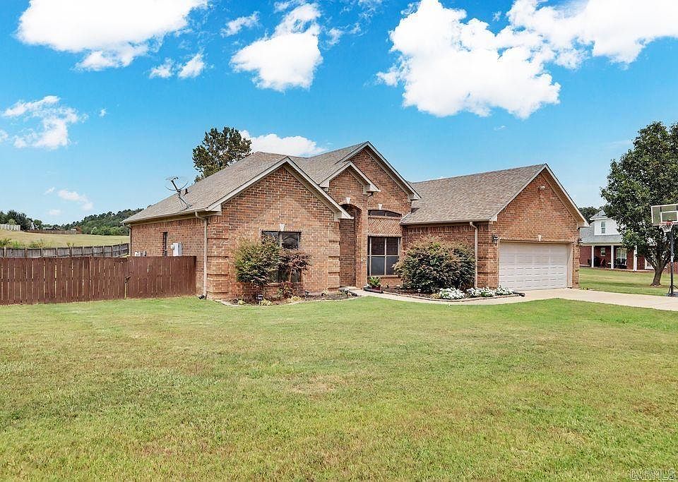 1st image of 202 Plantation Dr