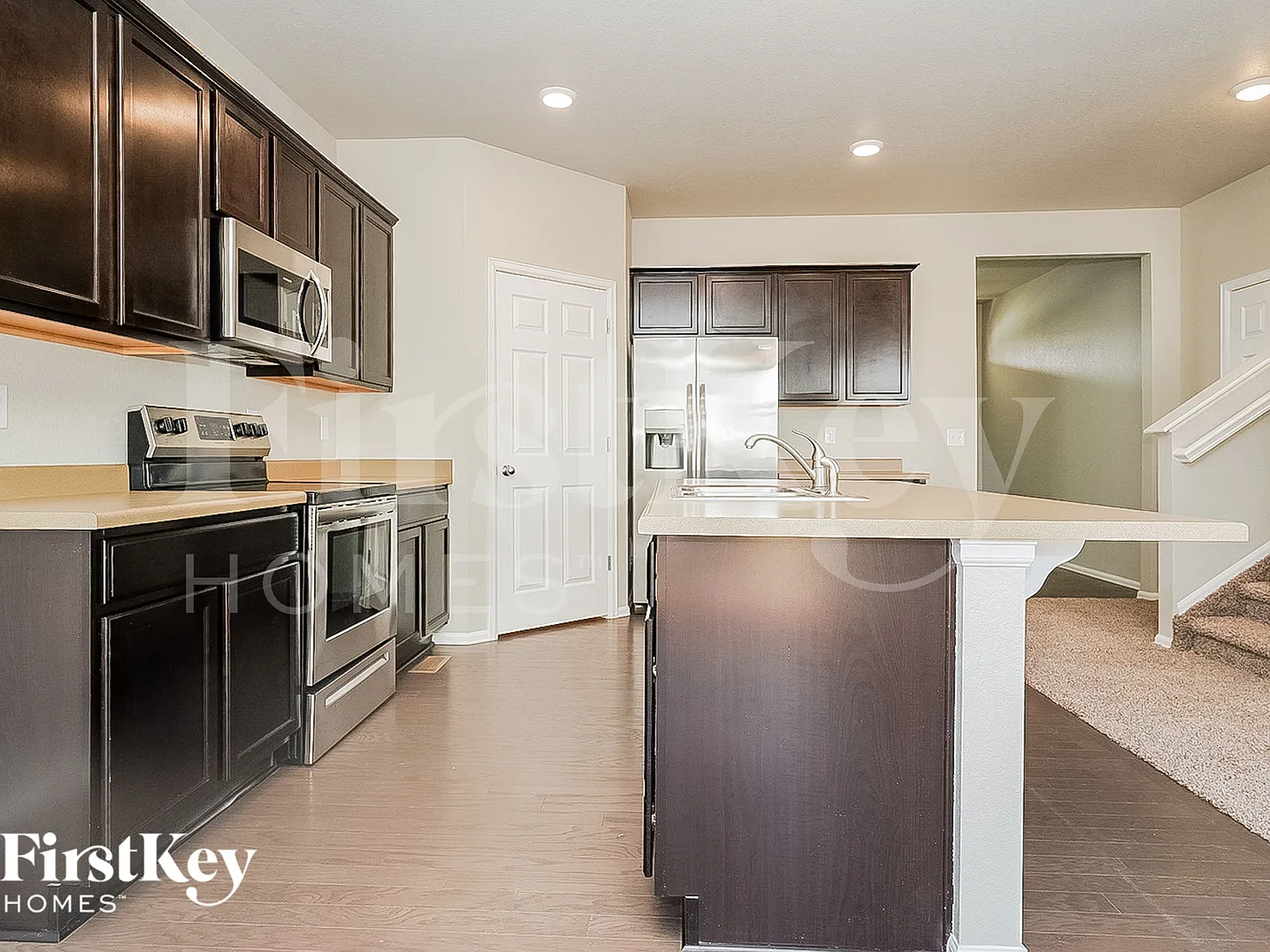 5 bed, 2.0 bath, 2703 sqft, $3,015 — Photo 4