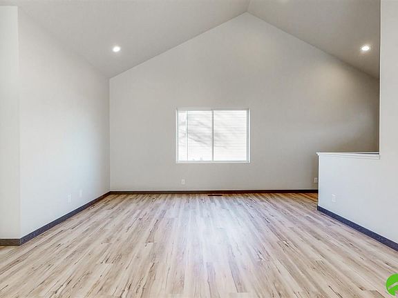 4th image of 7811 Renatta Dr