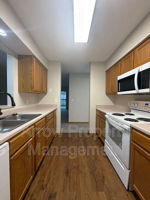 2 bed, 2.0 bath, $950 — Photo 2