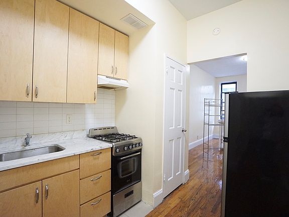 3rd image of 308 W 105th St